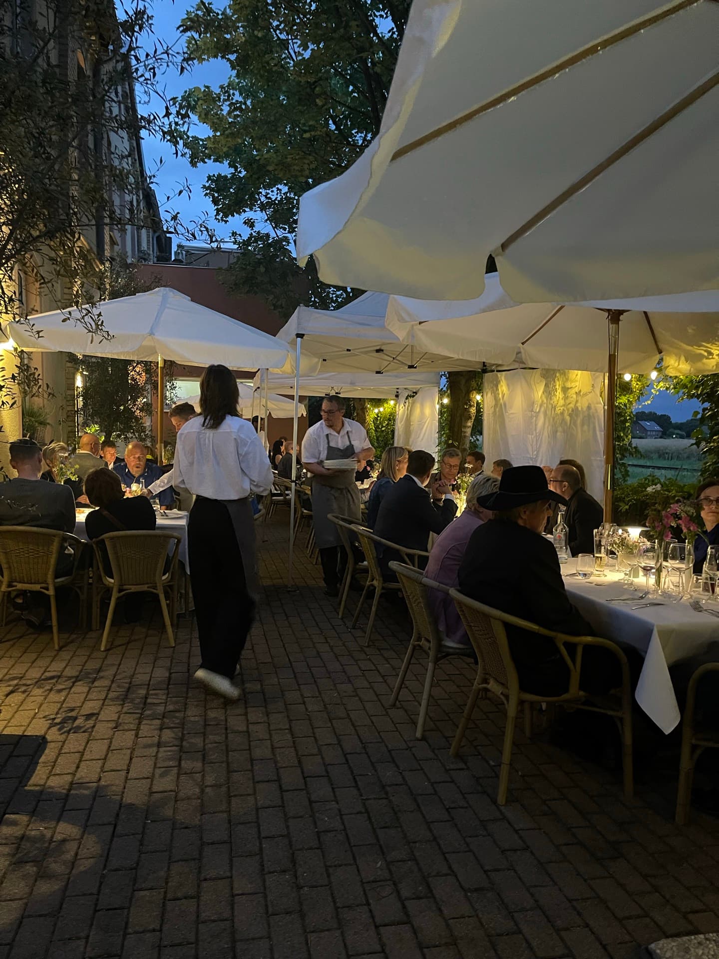 Biergarten des Stellwerk Wadersloh am Abend